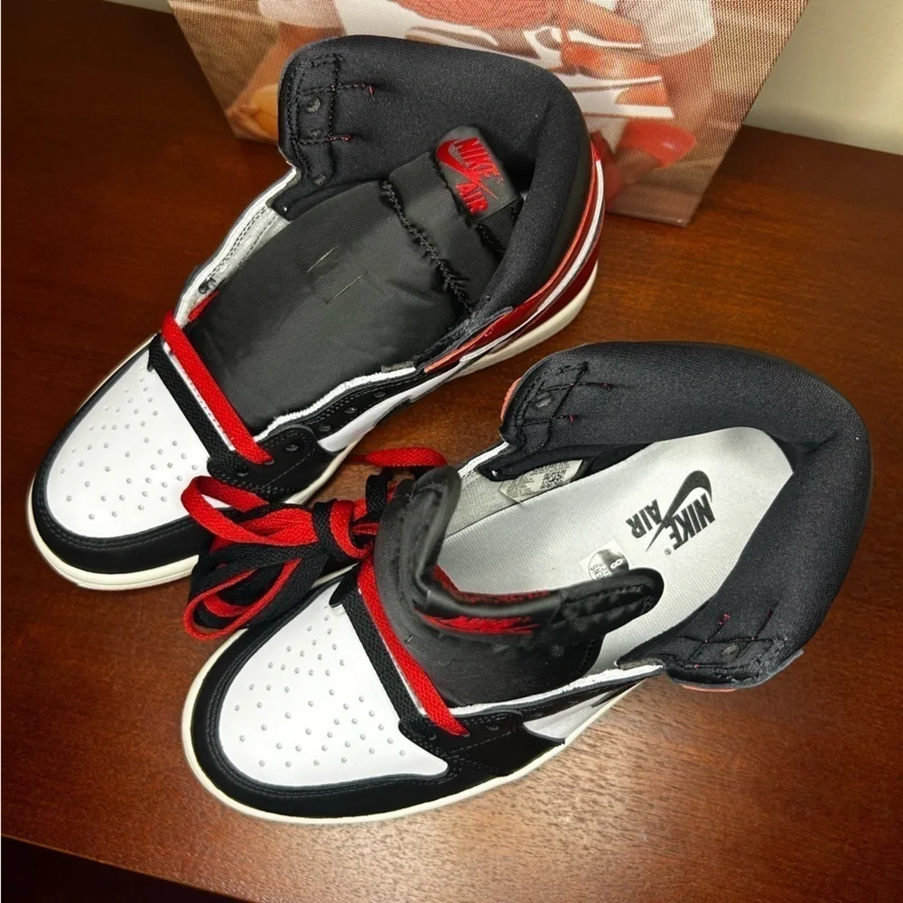 Nike Air Jordan 1 Retro High OG Black Toe (8 Men's / 9.5 Women's) - Picture 8 of 13